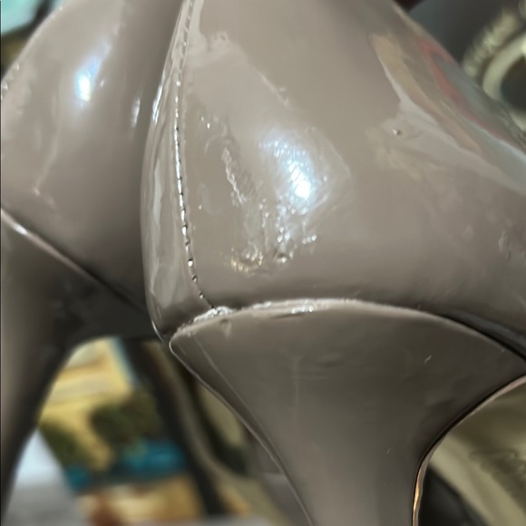 Cosmopolitan Gold and Gray Elegant Heels - Picture 14 of 16